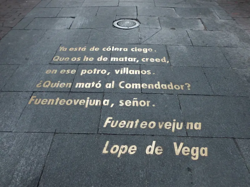 Lope de Vega quotation set into the pavement in the Barrio de las Letras
