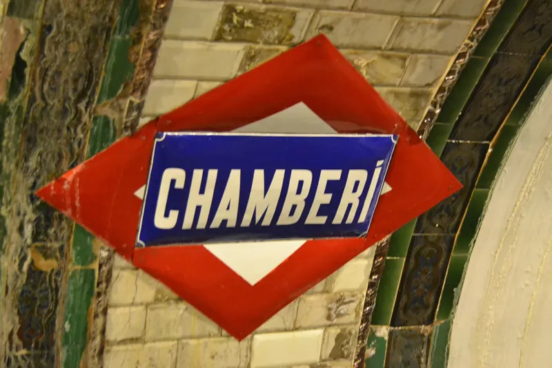 Tiled sign of the old Chamberí metro station