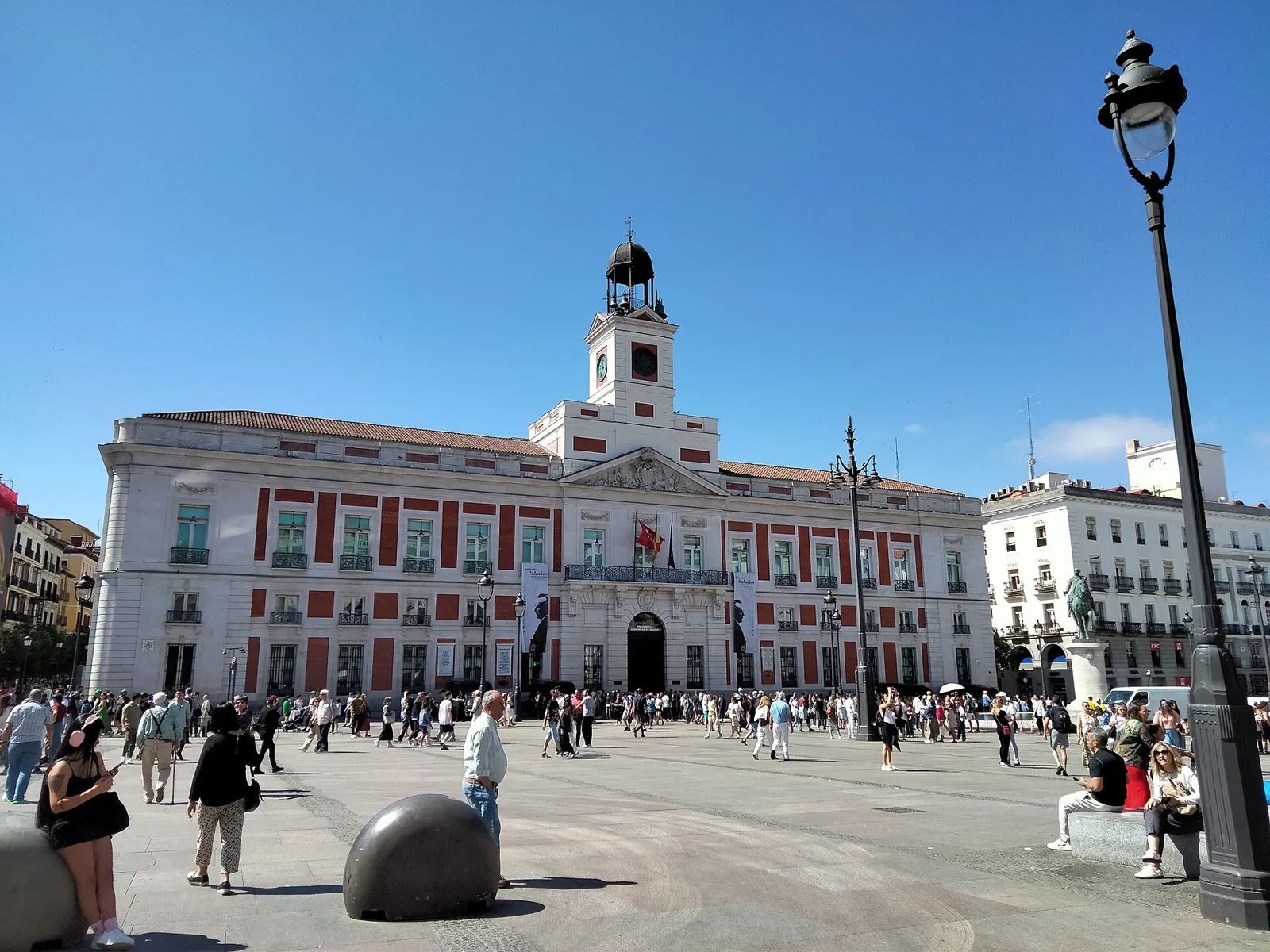 Puerta del Sol y la Real Casa de Correos